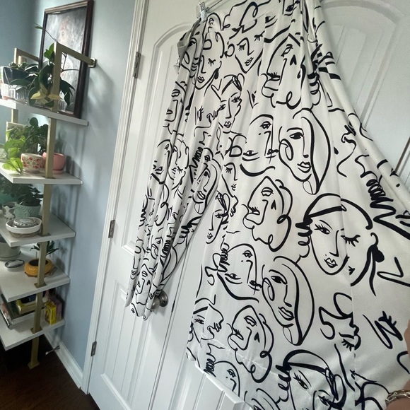 Abstract Black and White Flowy Palazzo Pants size 24/26 - Picture 2 of 7